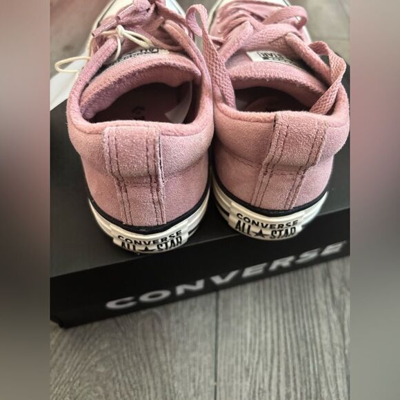 NEW Converse Women's Pink Low Top  Sneakers - Picture 5 of 6